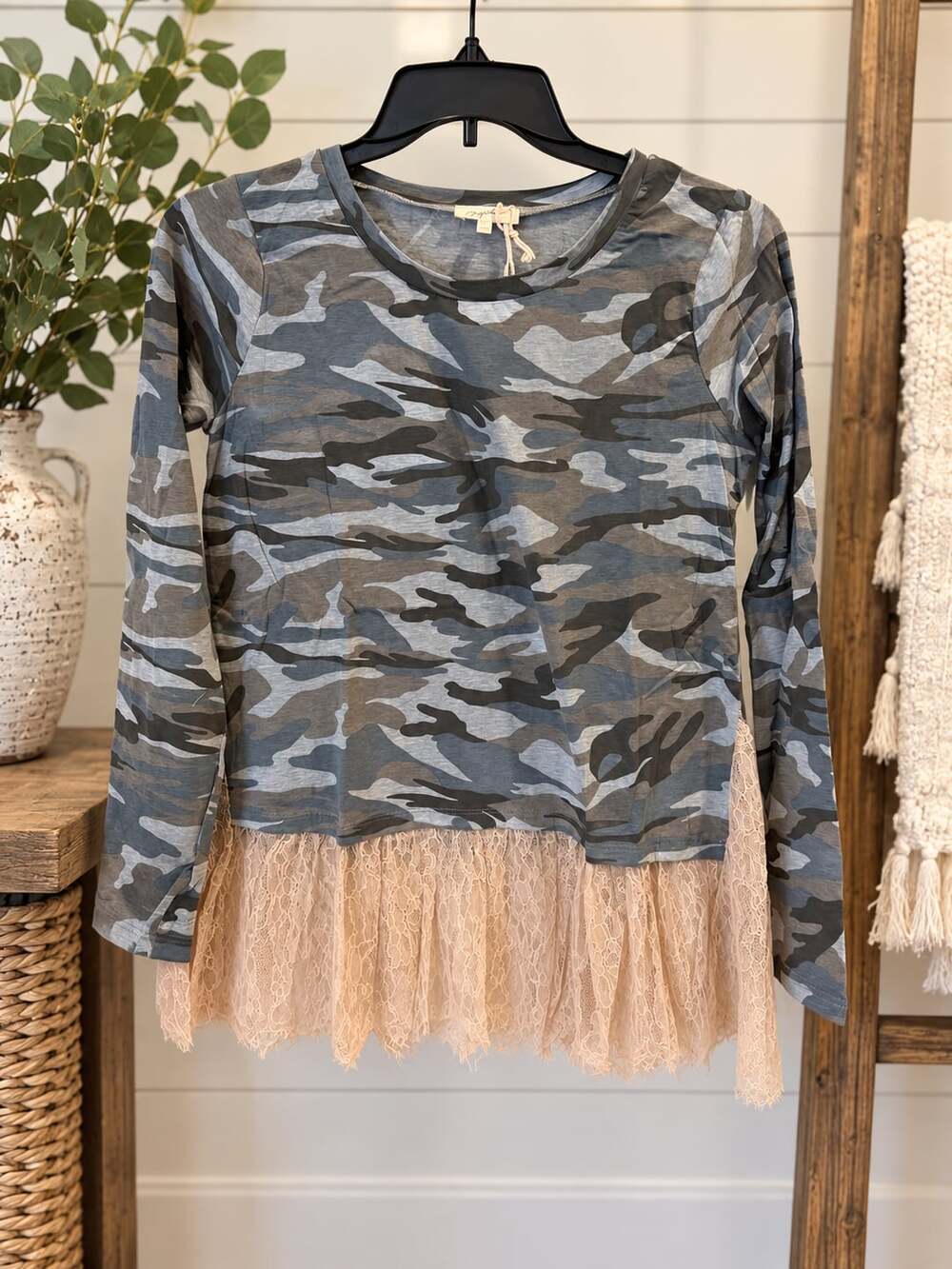 NWT Mystree Boutique Camo Top w lace hem Sz S M L